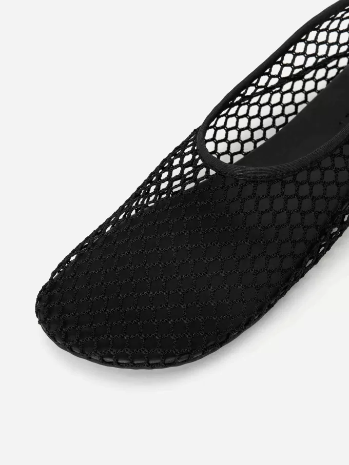 Ballerinas aus Netzstoff