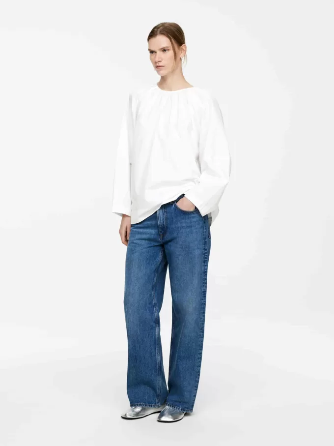 Bluse mit U-Ausschnitt hinten Bluse mit U-Ausschnitt hinten