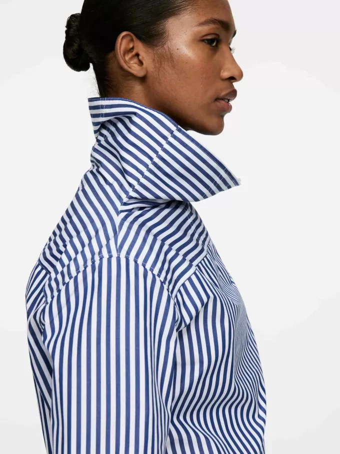 Bluse mit Umschlagkragen Bluse mit Umschlagkragen