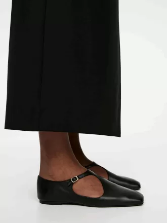 Flache Lederschuhe mit Schnalle