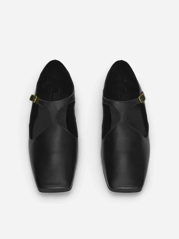 Flache Lederschuhe mit Schnalle