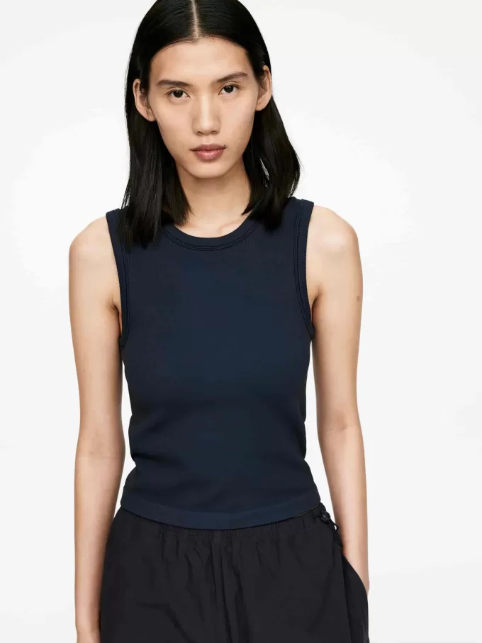 Geripptes, nahtloses Tanktop Geripptes, nahtloses Tanktop