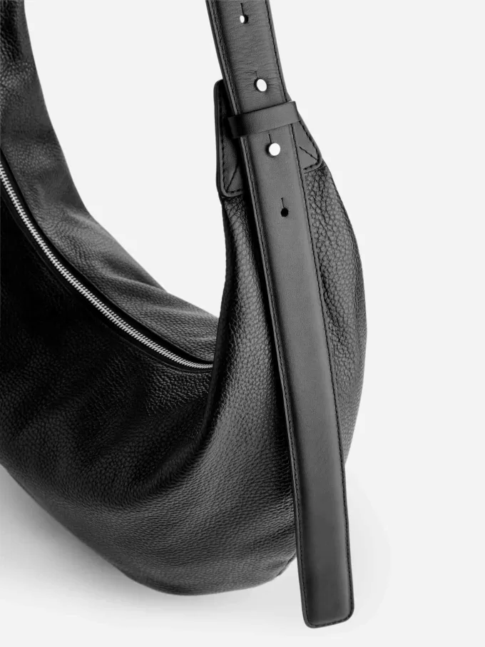 Geschwungene Ledertasche