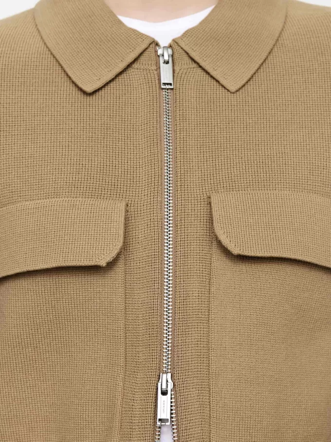 Gestrickte Baumwolljacke Gestrickte Baumwolljacke