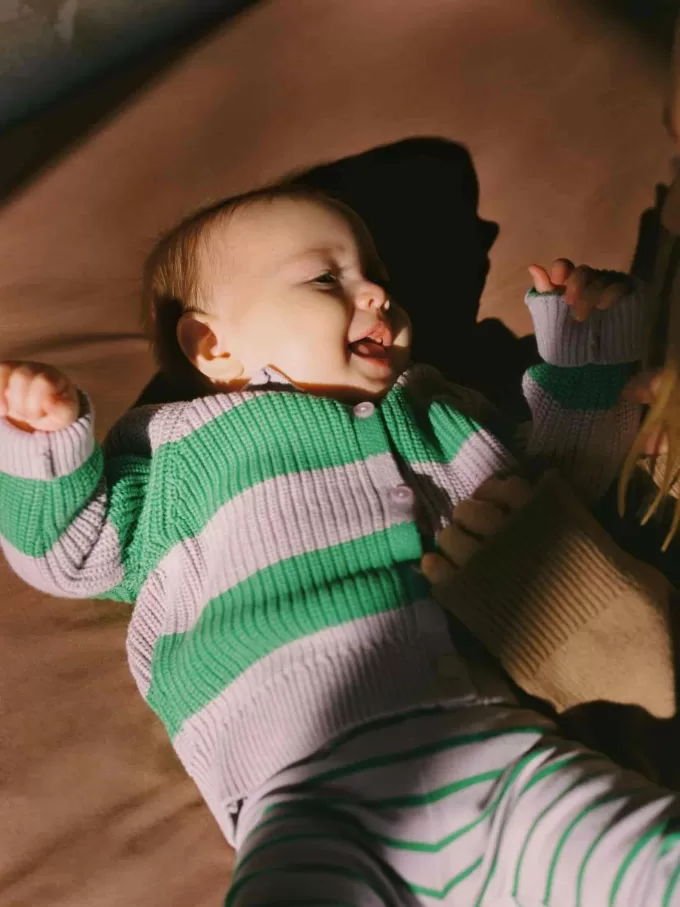 Gestrickter Baumwoll-Cardigan Gestrickter Baumwoll-Cardigan