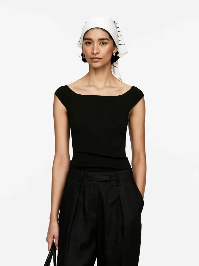 Gestricktes schulterfreies Oberteil Gestricktes schulterfreies Oberteil