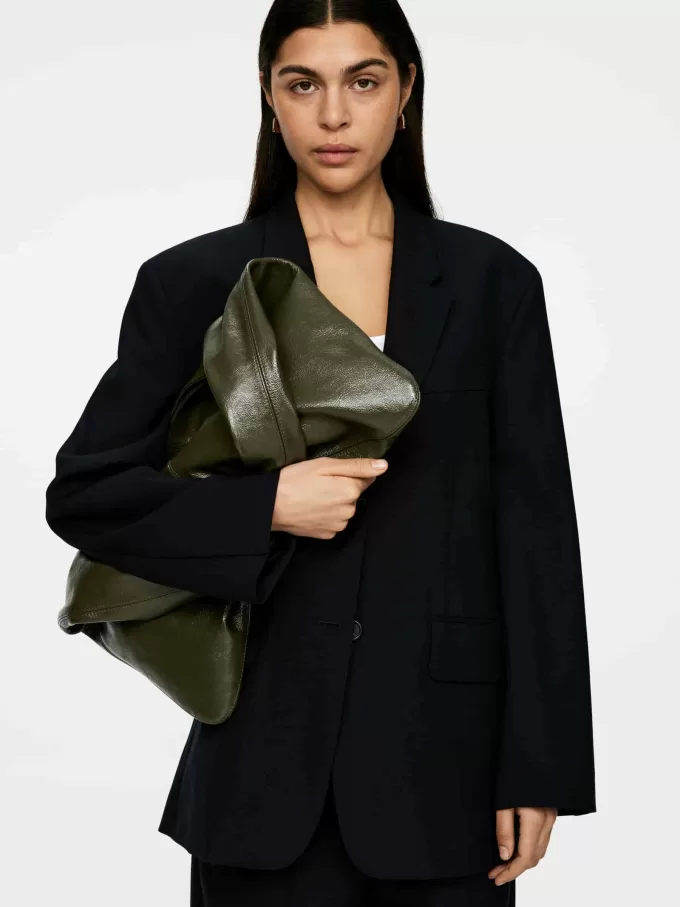 Glänzende Ledertasche