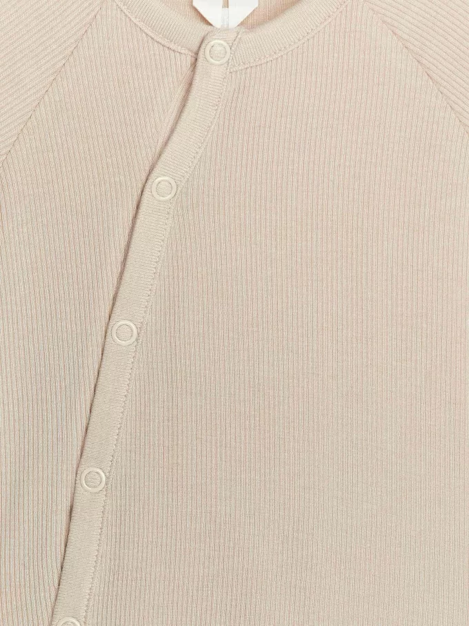 Glattgerippter Pyjama für Neugeborene