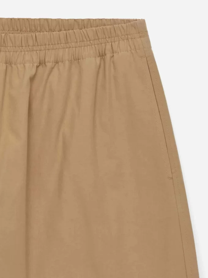 Hose mit ausgestelltem Bein Hose mit ausgestelltem Bein