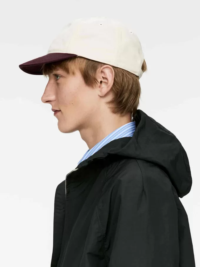 Kappe in Kontrastfarbe Kappe in Kontrastfarbe