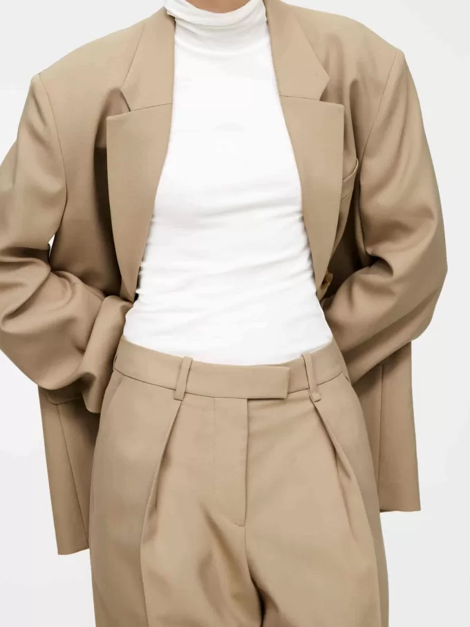 Maßgeschneiderte Hose mit hoher Taille Maßgeschneiderte Hose mit hoher Taille