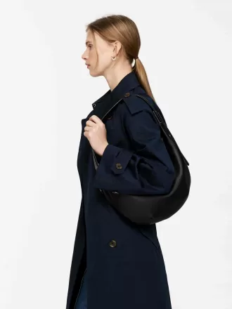 Mittelgroße, gebogene Umhängetasche