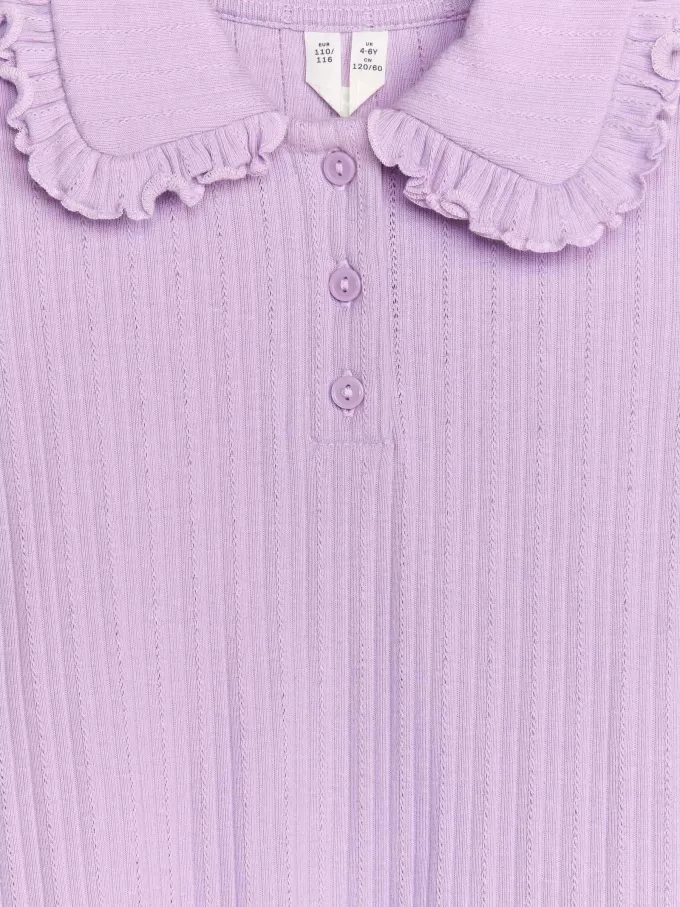 Oberteil aus geripptem Jersey mit Rüschenkragen