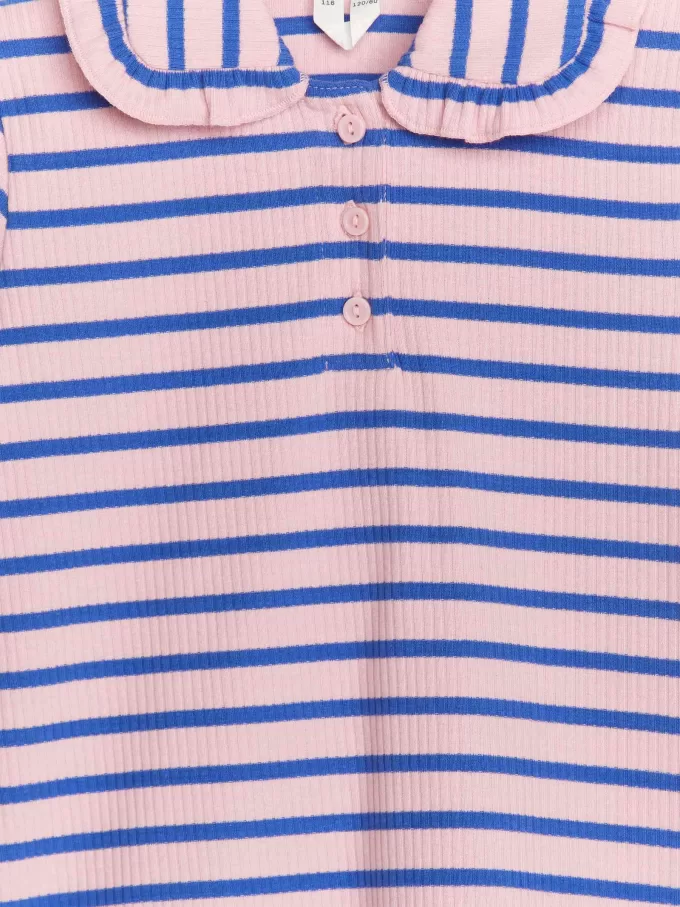 Oberteil aus geripptem Jersey mit Rüschenkragen Oberteil aus geripptem Jersey mit Rüschenkragen