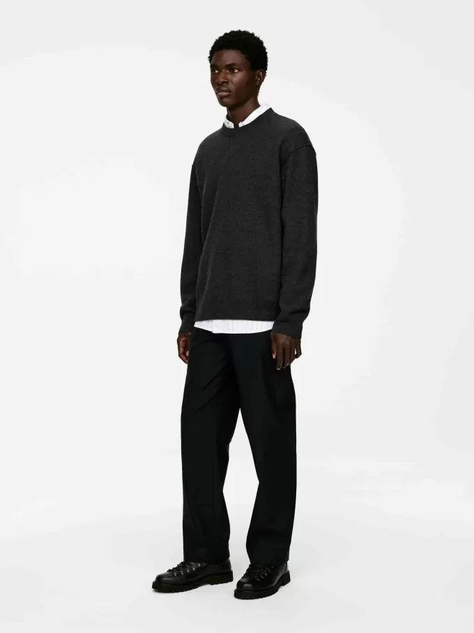 Rundhalspullover aus gekochter Wolle