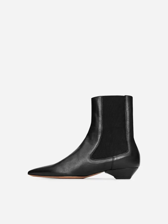 Spitzer Lederstiefel