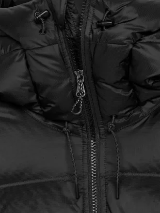 Sportliche Upcycling-Daunenjacke