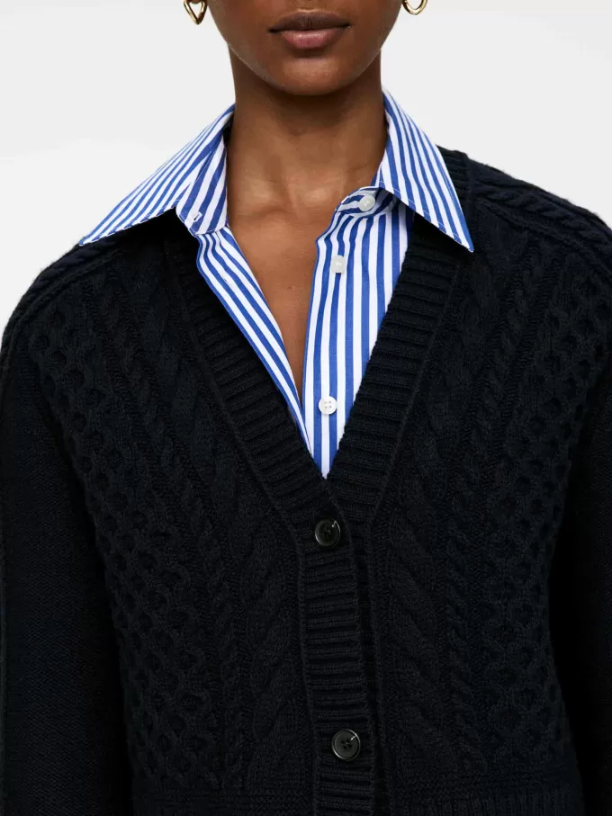 Strickjacke aus Wolle mit Zopfmuster