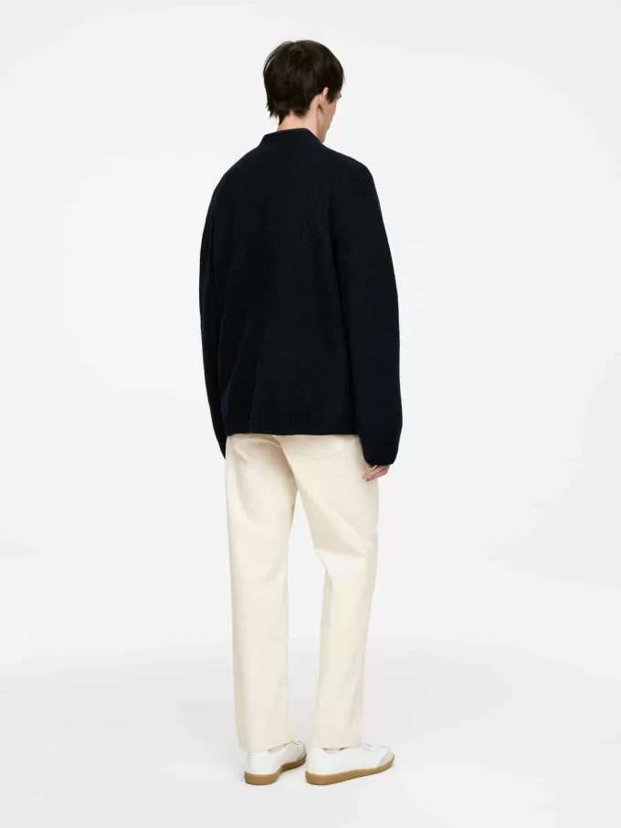 Strickjacke mit V-Ausschnitt Strickjacke mit V-Ausschnitt