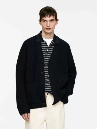 Strickjacke mit V-Ausschnitt