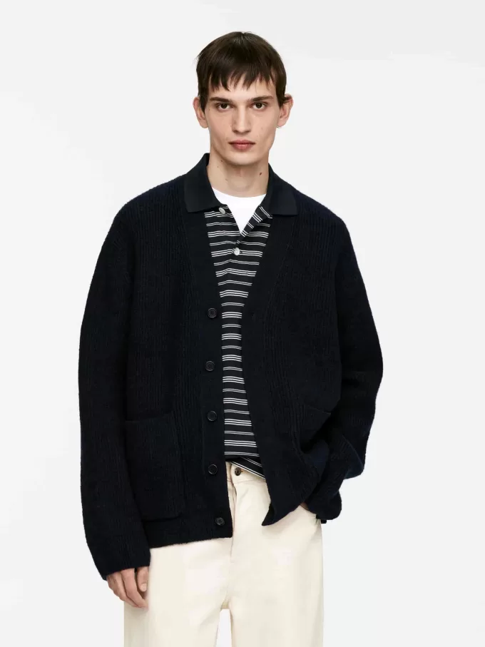 Strickjacke mit V-Ausschnitt Strickjacke mit V-Ausschnitt