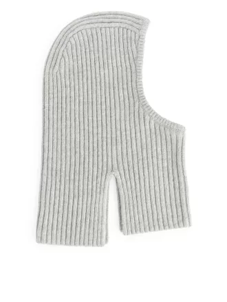 Taillierte Kapuze aus Wolle