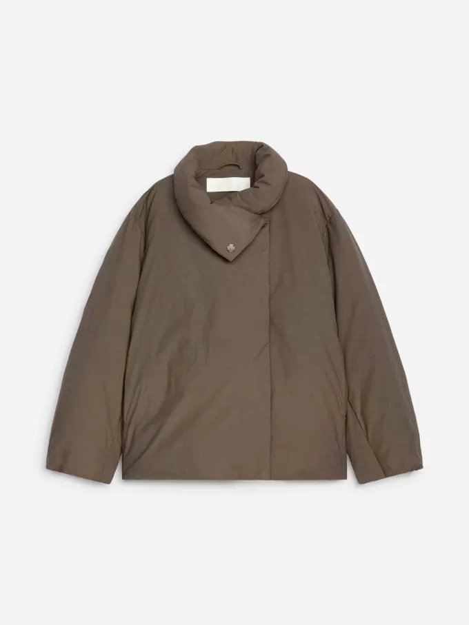 Upcycled Daunenjacke mit hohem Kragen Upcycled Daunenjacke mit hohem Kragen