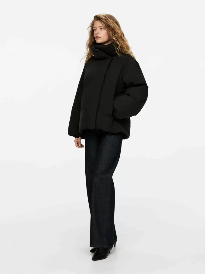 Upcycled Daunenjacke mit hohem Kragen Upcycled Daunenjacke mit hohem Kragen