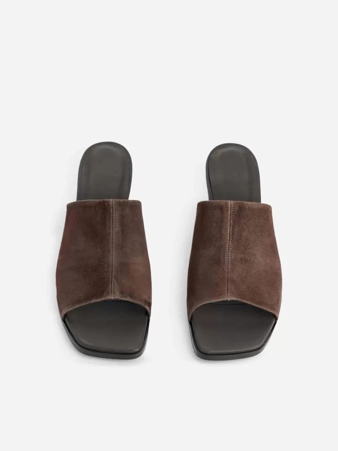 Wildledersandalen mit mittelhohem Absatz