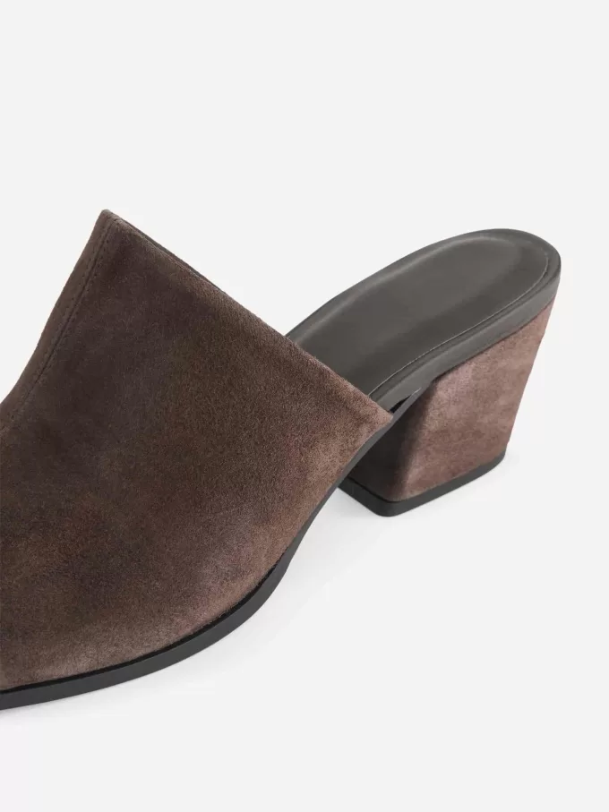 Wildledersandalen mit mittelhohem Absatz