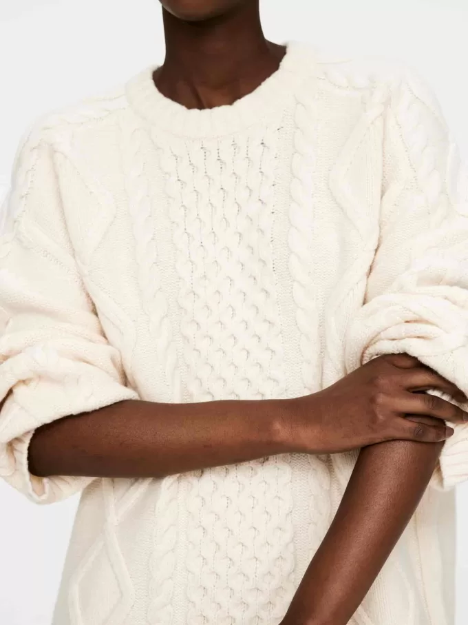 Wollpullover mit Zopfmuster