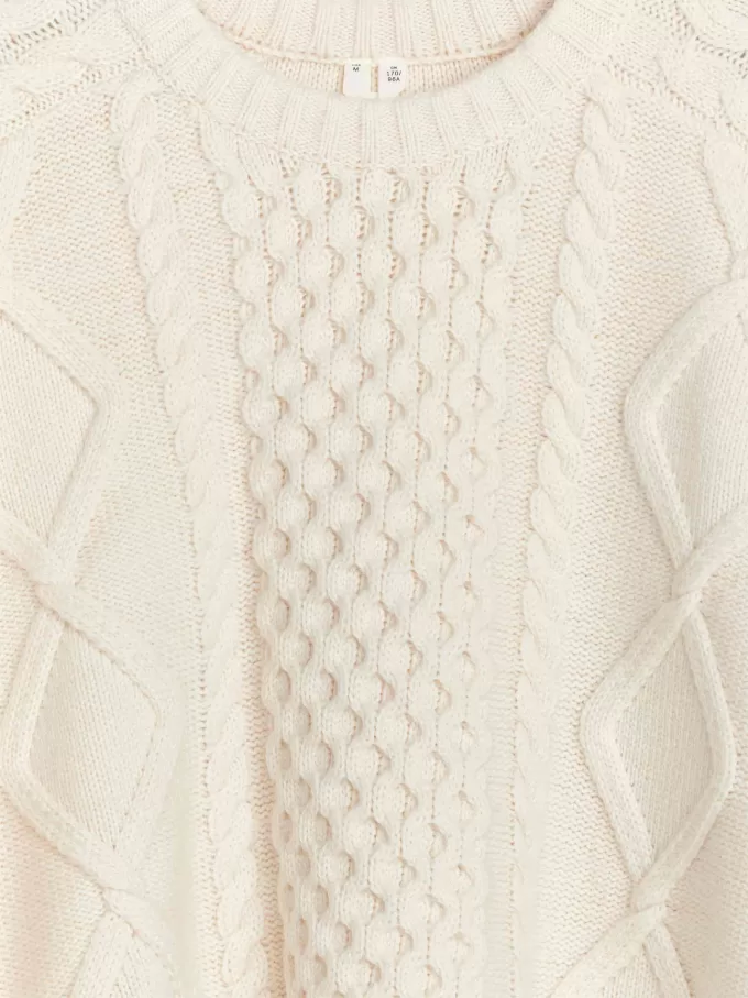 Wollpullover mit Zopfmuster